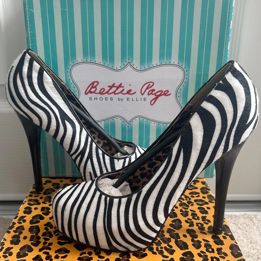 Bettie Page Zebra Stripe Heels - Picture 4 of 6